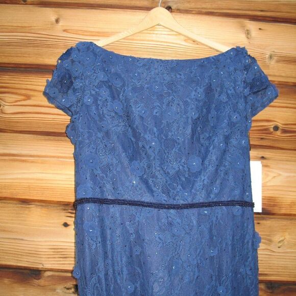 MAC DUGGAL 67711 Navy Floral Applique Boat Neck Cap Sleeve Gown - Picture 6 of 12